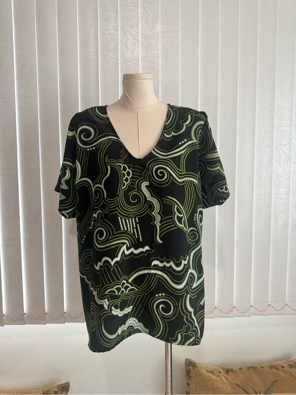 Hina Made in Hawaii Black Green Abstract Print Blouse Size Small